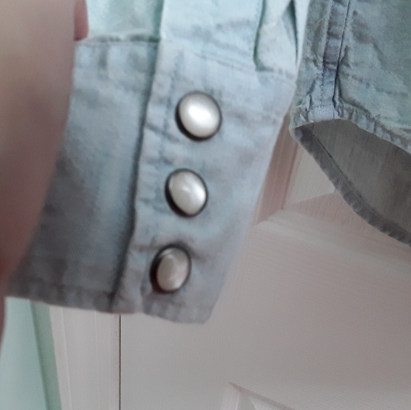 Polo Ralph Lauren Chambray Distressed Flag Pearl Snap Shirt - Picture 4 of 9